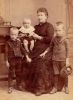 Marie Eibye med sine tre sønner
